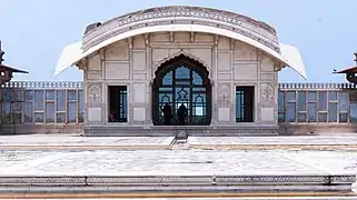 Le pavillon Naulakha au fort de Lahore au Pakistan affiche le toit distinctif de style bengali Do-chala.