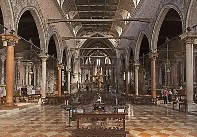 Intérieur de Santo Stefano