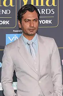 Description de l'image Nawazuddin Siddiqui - IIFA 2017 Green Carpet (36349709816) (cropped).jpg.