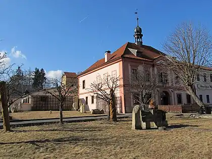 Nečtiny : hôtel de ville.