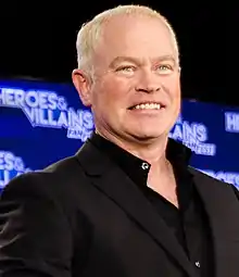 Neal McDonough interprète Lynn « Buck » Compton