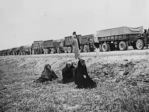 Tracteurs semi-remorques le long du corridor perse en 1943.
