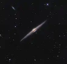 Galaxie ressemblant à une aiguille pointue