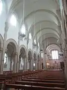 Nef néoromane de l'église.