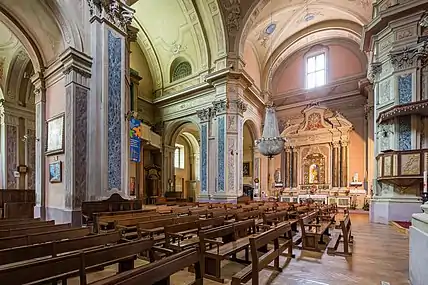 La nef et le bras nord du transept.