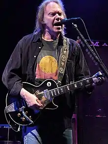 Neil Young et sa Gibson Les Paul sur scène en 2009