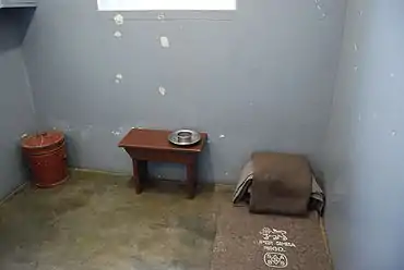 Cellule de Nelson Mandela prison de Robben Island pendant 26 ans.