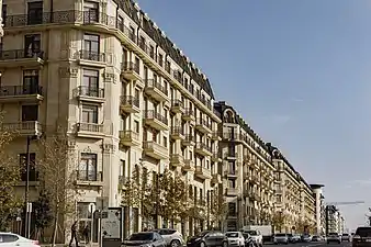 Bâtiment néo-haussmannien en construction à Bakou pour le projet Bakou ville blanche.