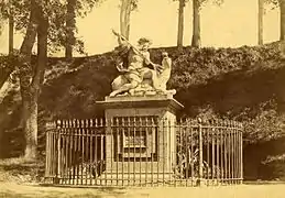 Neptune, détourné des jardins de Marly et donné à Brest en 1801 puis transféré au musée du Louvre à la Libération.