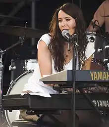 Nerina Pallot, chanteur et compositeur, disque de platine, nominée aux Brit Awards.