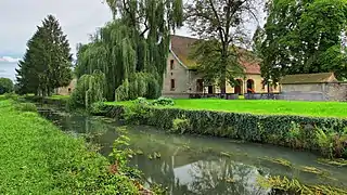 La Romaine canalisée en bordure de l'abbaye.