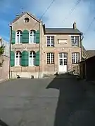 Mairie-école.