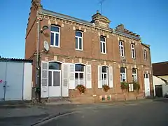 Mairie-école.