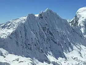 Vue de l'Ocshapalca depuis le sommet du Vallunaraju