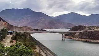 Pont Jinjiang sur la rivière Jinsha