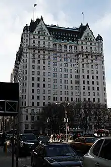 ACT a passé ses premières années dans un espace au sommet de l'hôtel Plaza sur la Cinquième Avenue et la 59e Rue à New York (vu ici en 2010).