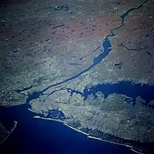 L'embouchure de l'Hudson vue depuis la navette spatiale