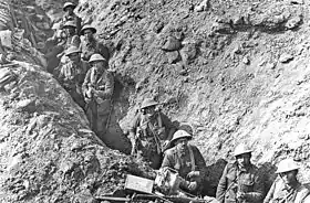 Soldats néo-zélandais dans une tranchée