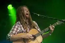 Description de l'image Newton Faulkner 2011.jpg.