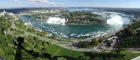 Vue de Skylon Tower à Niagara Falls