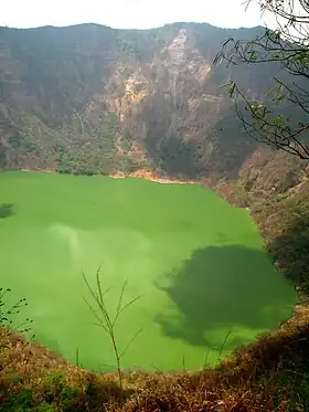 Vue du lac de cratère du Cosigüina.