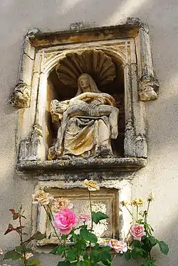 Niche abritant une Pietà