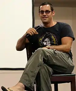 Nicholas Brendon, l'acteur interprétant Alex Harris, au Oakland Super SlayerCon, en 2004.