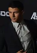 Nick Jonas interprète Boone.