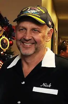 Nick Searcy interprète Art Mullen