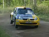 Renault Clio S1600 au Rallye de Finlande 2004.