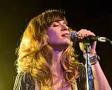 Description de l'image Nicole Atkins - SXSW - Austin, TX - 2010.jpg.