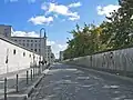 Partie conservée du mur de Berlin longeant la rue, 2007.