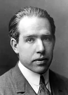 Le lauréat du prix Nobel Niels Bohr, fréquemment invité depuis Copenhague.