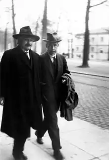 Albert Einstein et Niels Bohr au congrès Solvay de 1930.
