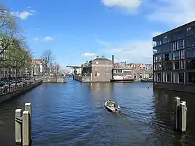 Vue de Entrepotdok depuis le Nieuwe Herengracht.