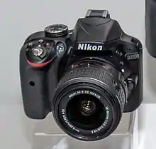 Description de l'image Nikon D3300 and parts 2014 CP+ (crop).jpg.