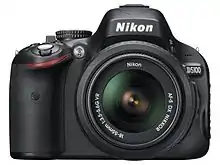 Description de l'image Nikon D5100 18-55mm front.jpg.