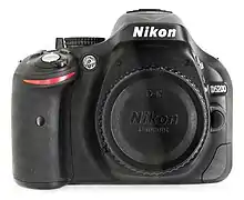 Description de l'image Nikon D5200 01 (retouch redo).jpg.