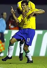 Nilmar joue pour le Brésil
