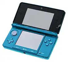 Console de couleur bleue présentant deux écrans, plusieurs boutons et une croix directionnelle
