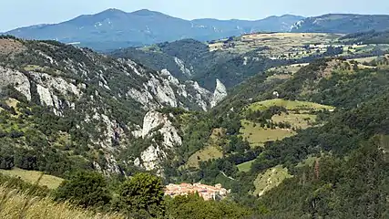 Vue vers l'aval de la vallée du Rébenty.