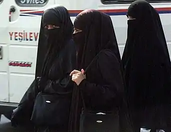 Femmes en niqab à Adana en Turquie, 2006.
