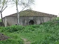 Vue d'une des grandes poudrières.