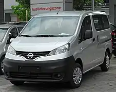 Minibus Nissan NV200.