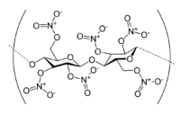 Nitrocellulose, polymère organique contenant de nombreux groupes ester de nitrate.