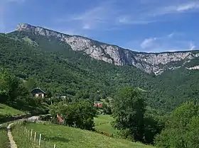 Vue du mont du Nivolet depuis Lovettaz (Saint-Jean-d'Arvey).