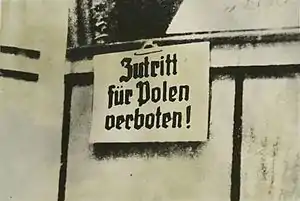 Avertissement en allemand en Pologne occupée en 1939 : « entrée interdite aux Polonais »