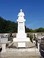 Le monument aux morts dans le cimetière (août 2010).