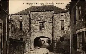 Porte de l'ancien château.