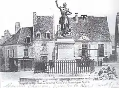 Statue du général Jules de Saint-Pol« Monument au général Saint-Pol à Nogent-le-Rotrou », sur À nos grands hommes,« Monument au général Saint-Pol à Nogent-le-Rotrou », sur e-monumen